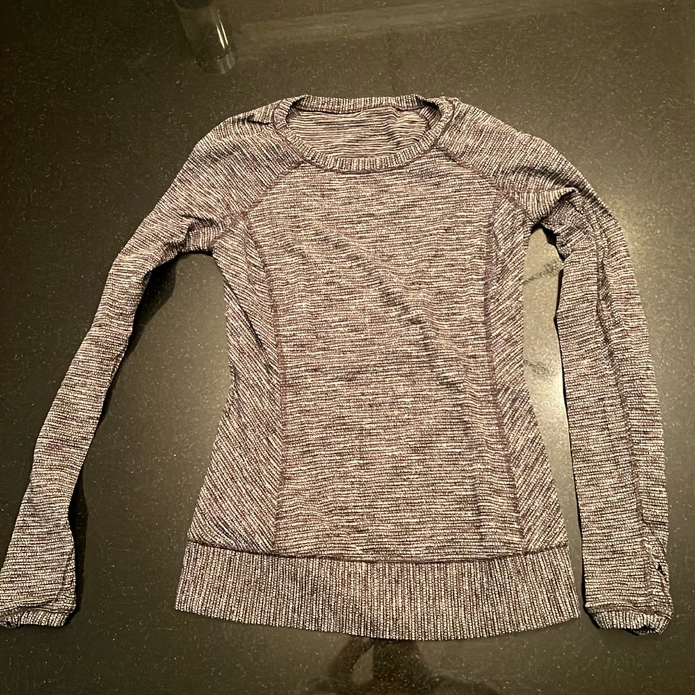 Lululemon Soulcycle long sleeve top. Size 6